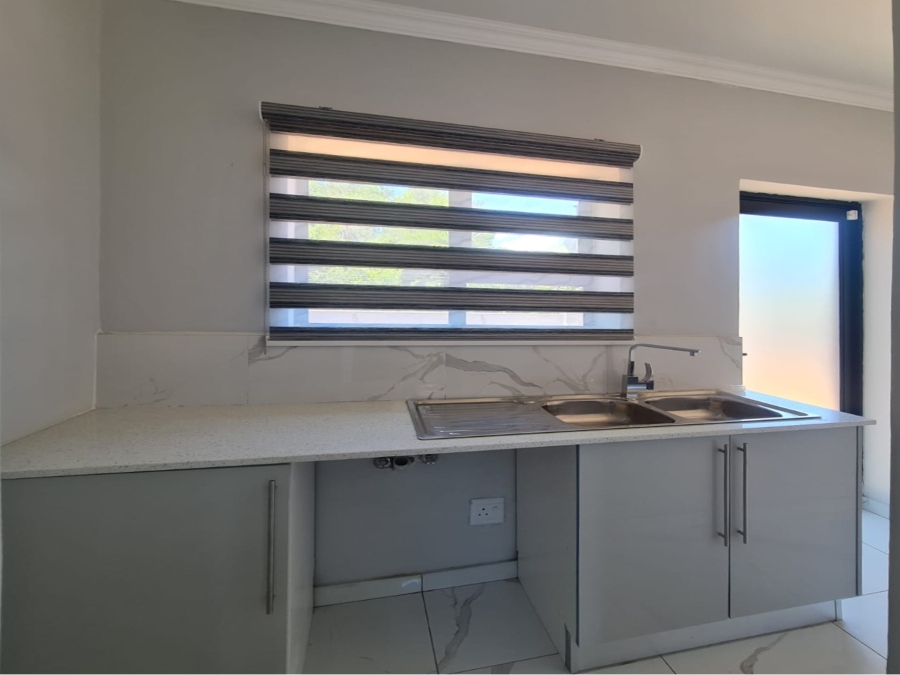 To Let 4 Bedroom Property for Rent in Melodie North West